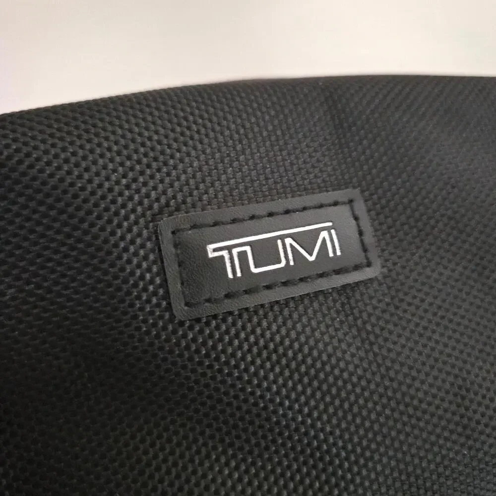 TUMI for Delta Airlines First Class In-Flight Amenities Zippered Bag